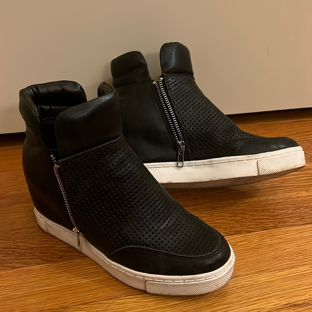 Steve Madden Linqsp high top shoes / sneaker. Hidden heel. Black. Size 6.5.